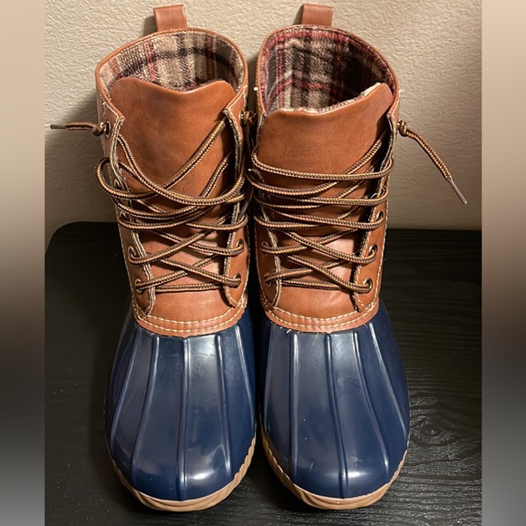 Very cute duck boots - Picture 1 of 3